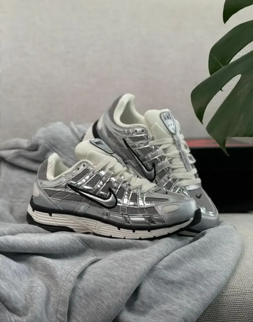 Nike P-6000 Plateada Gris