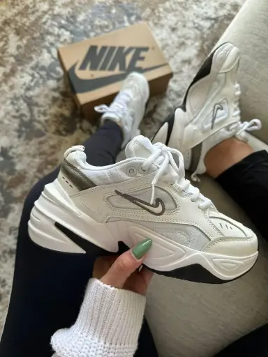 Nike Tekno Beige Blanca