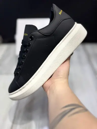 Alexander McQueen Blanca Negra